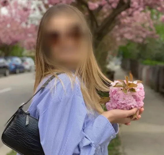 Andrea, 23