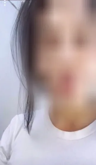 Daniela, 25