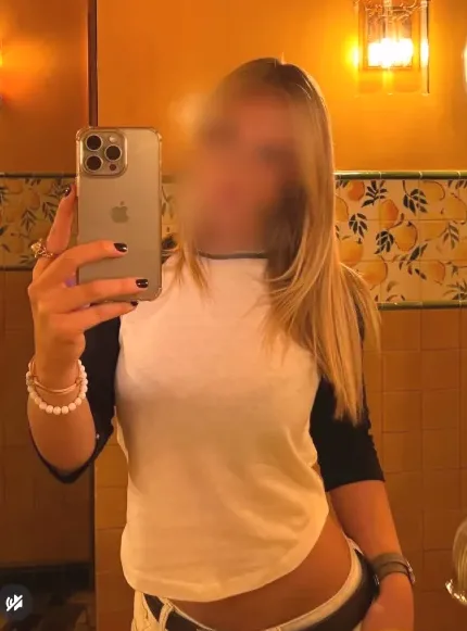 Julia, 29