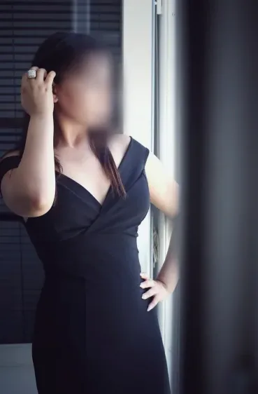 Marina, 37