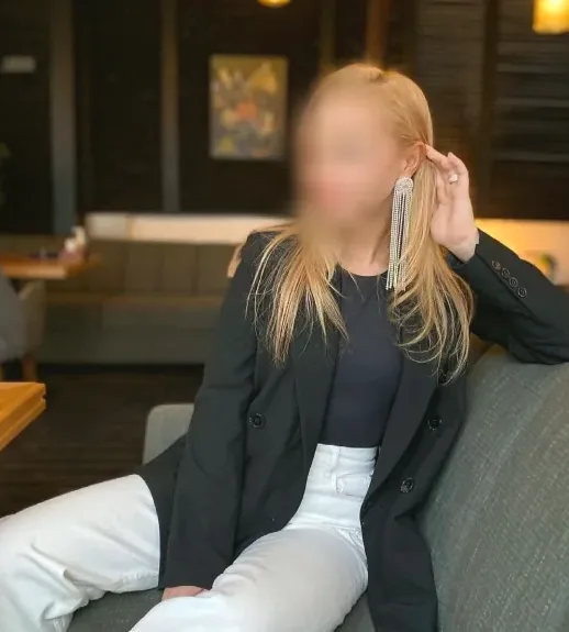 Nora, 32